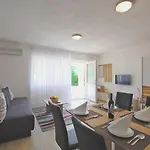 With Parking Space - 18146 Ριέκα