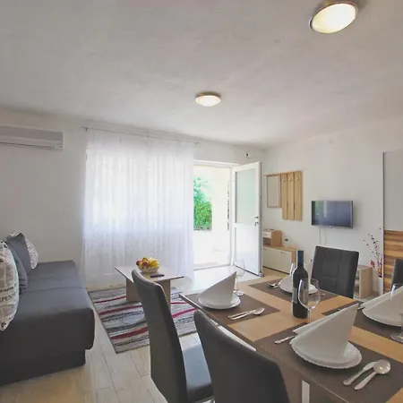 With Parking Space - 18146 Rijeka